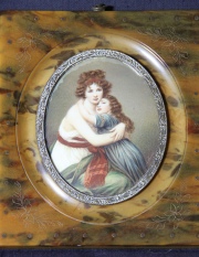 Miniatura, Mujer con Niña, firmada Lebrun. Mide: 8 x 6.5 cm.