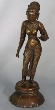 Parvati, diosa Hindú, antigua escultura de bronce patinado y doradoo. Alto: 25 cm.