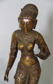 Parvati, diosa Hindú, antigua escultura de bronce patinado y doradoo. Alto: 25 cm.