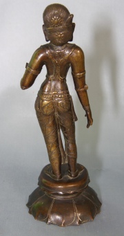 Parvati, diosa Hindú, antigua escultura de bronce patinado y doradoo. Alto: 25 cm.