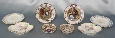 Conjunto de 12 Platos varios de porcelana. Dif. diseños, tamaños y manufacturas. Bavaria, Limoges... Uno rest. Desgastes