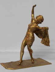 Bailarina, escultura de bronce dorado, Austríaca. Alto 25 cm.