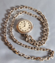 Reloj Tressa con cadena de plata. Peso cadena: 89,7 gr.