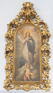 Virgen Inmaculada con Ángeles, óleo con marco dorado y tallado, restauros. Mide: 50 x 22 cm. Alto marco: 76 cm.