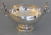 Copa de plata para vino. Inscripción 'GONNET POMMARD 1791' Alto: 12,5 cm. Frente: 21 cm. Peso: 315 gr.