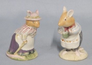 MR. APPLE y OLD MRS. EYEBRIGHT. Dos figuras Royal Doulton y dos conejos, uno de bronce. 4 piezas. (40)