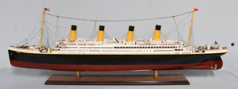 Titanic, modelo a escala. Frente: 101 cm. Alto: 34,5 cm.