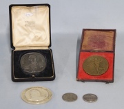 Medalla de San Martin, Jorge Newbery, Centenario de la Independencia y dos medallas pequeñas. (6,24,25,7)