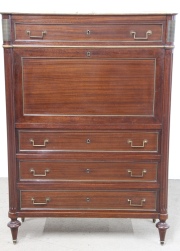 Secretaire estilo francés con tapa de mármol. (75) Alto: 131 cm. Frente: 92 cm. Prof.: 37 cm.